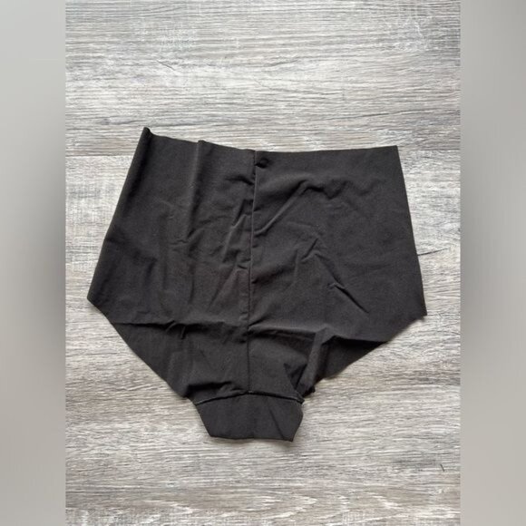 NWT Victoria's Secret seamless briefs in black - Picture 3 of 4